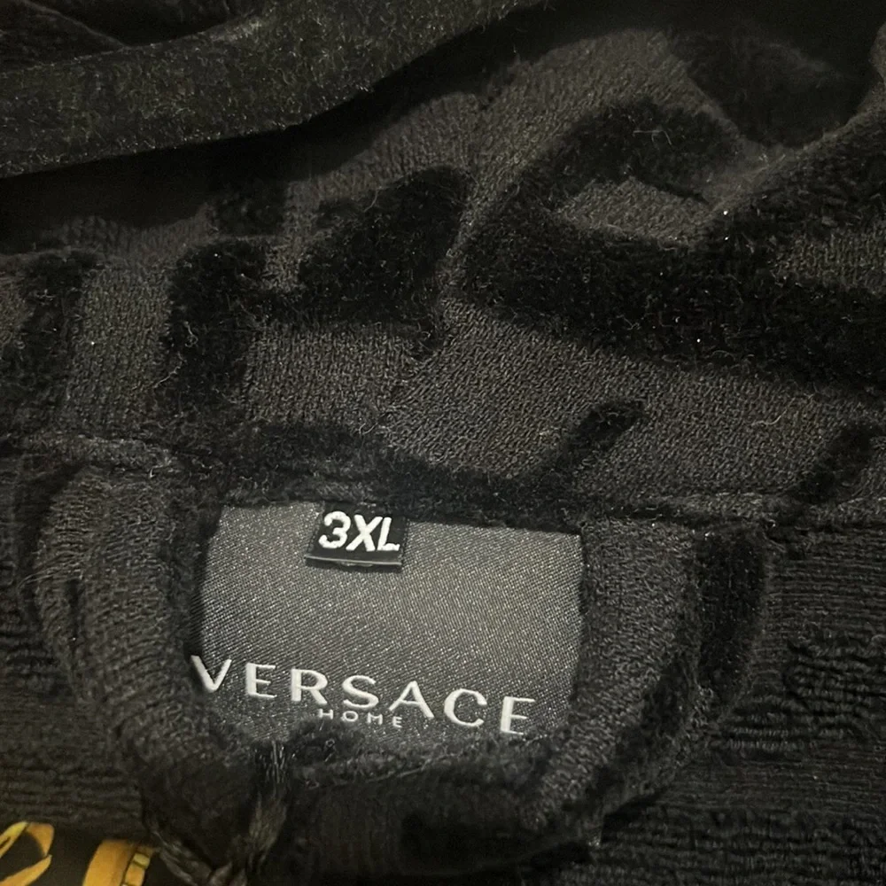 Versace Robe NWT - Picture 3 of 4